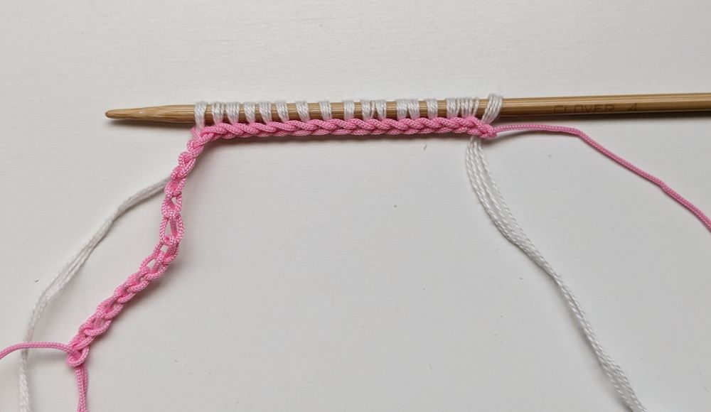 編み出し糸は [ダイソー リリアン糸] で代用できます ★ つくり目から目を拾うときのコツも解説！