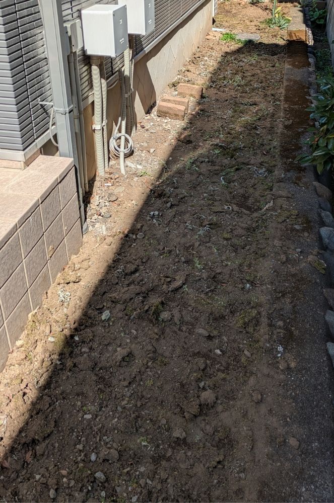 【庭の実験|第1回】スコップが入らない固い土を耕さずに改善してみる